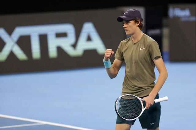 蒙古王那顺格日勒重拳击倒对手，散打王对决显威